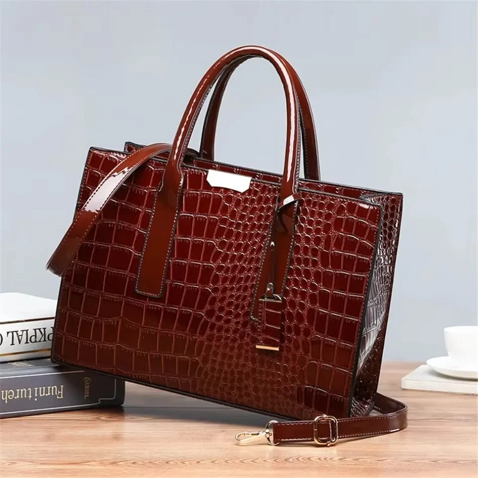 Large Capacity Crocodile Pattern Women Shoulder Bag - Image 2
