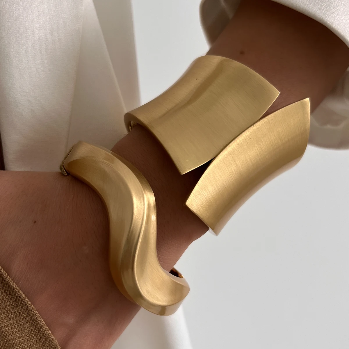 IngeSight.Z Geometric Irregular Chunky Heavy Metal Bangles for Women Retro Wave Shaped Spring Bracelet Punk Party Jewelry